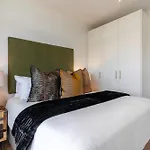 Diamond Views - Luxury Sea Point Apt With Views
