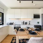 Diamond Views - Luxury Sea Point Apt With Views