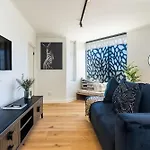 Diamond Views - Luxury Sea Point Apt With Views